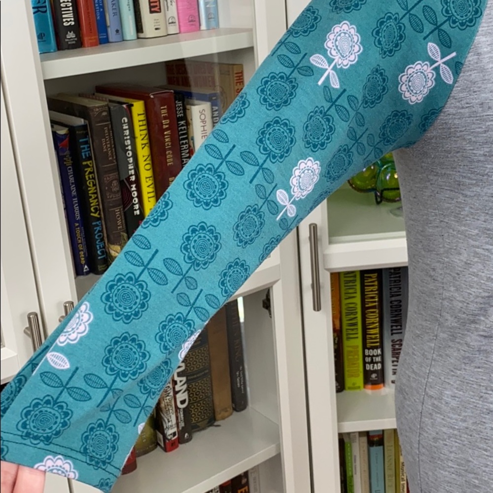 LuLaRoe Randy Gray Floral Print 3/4 Sleeve Tunic - Picture 4 of 15